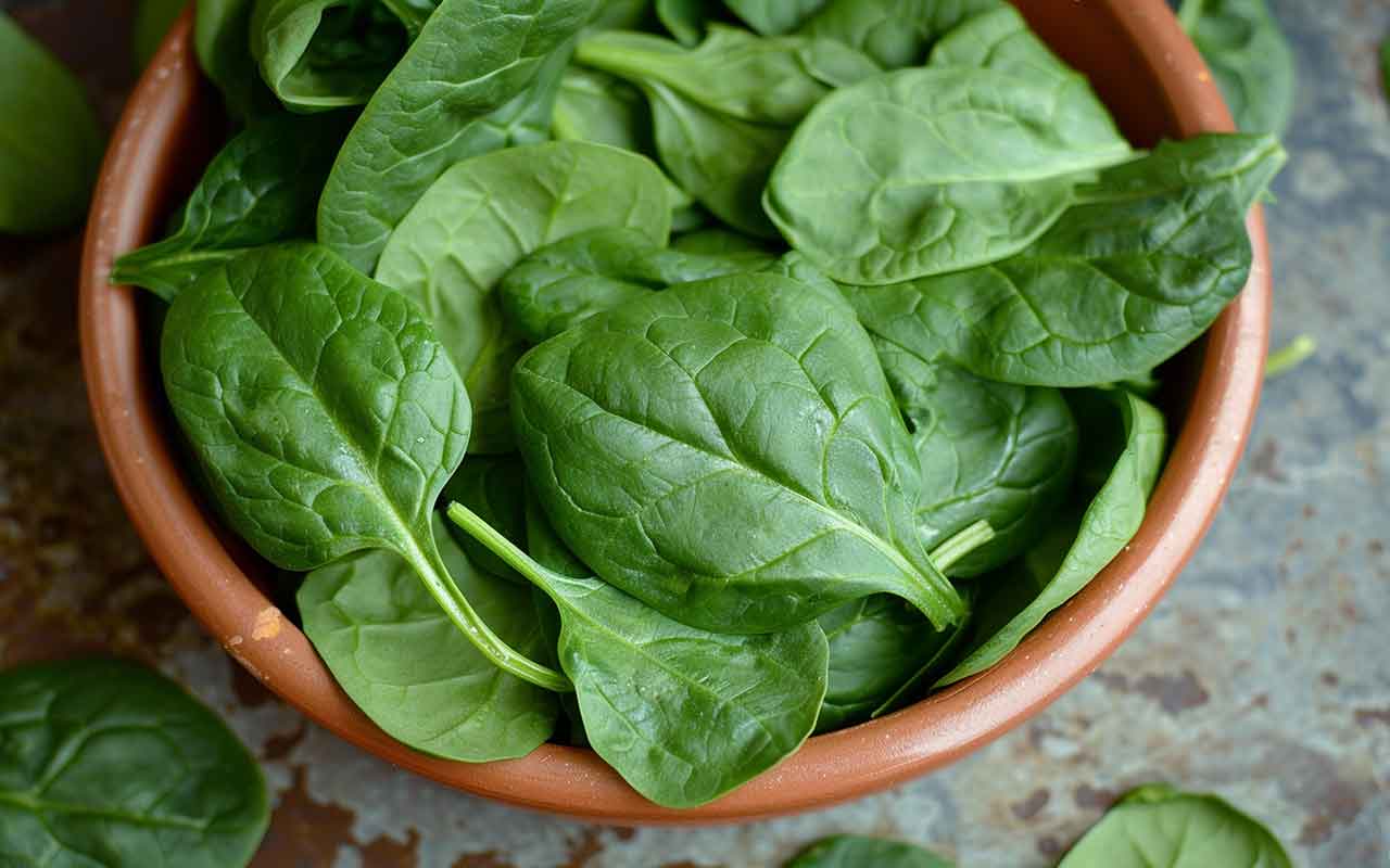 Blanchir les épinards avant congélation